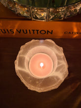 Load image into Gallery viewer, Selenite Tea Light Holders - Tower shapeš
