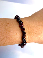 Load image into Gallery viewer, Garnet Chipped Bracelet